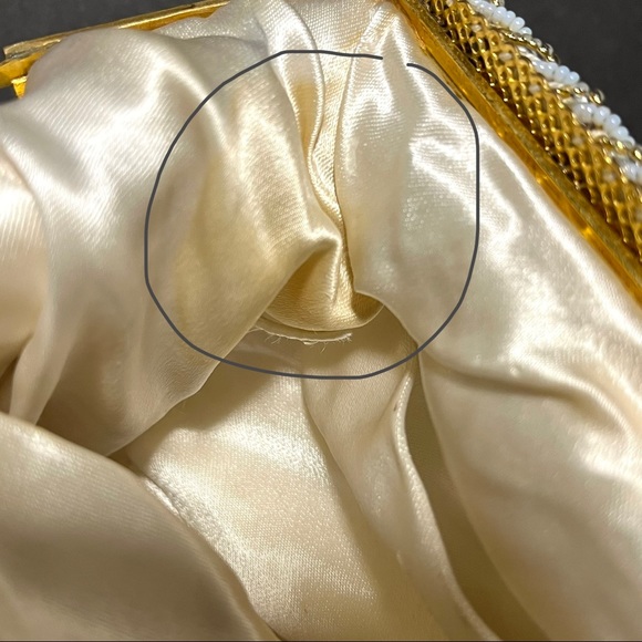 Vintage white beaded evening bag with chain - Picture 6 of 13